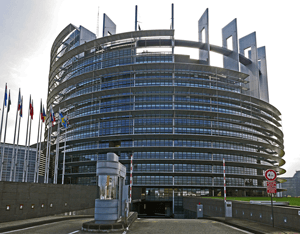 Les députés européens donnent un carton jaune au comité de Bâle